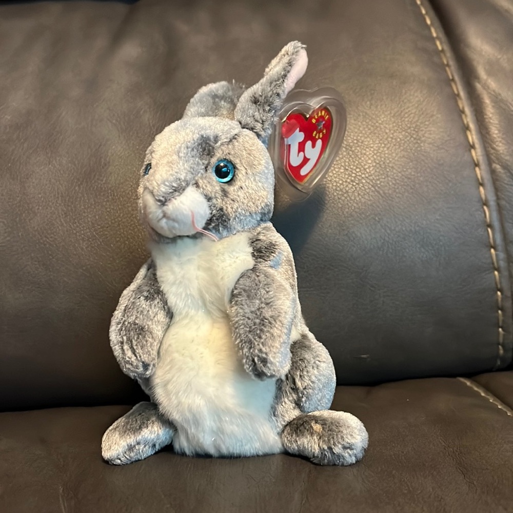 TY 2000 Hopper the Bunny Beanie Baby- Retired and w/errors- NWT